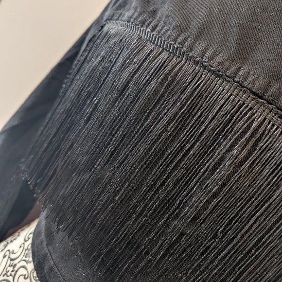 🖤 Cropped Fringe Denim Jacket - Picture 3 of 5